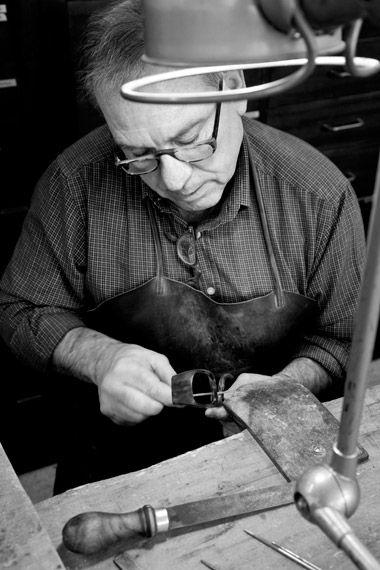 Gestes-d-atelier-02-faconage-Christian-Bonnet