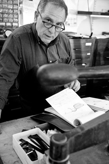 Gestes-d-atelier-03-faconage-Christian-Bonnet-2