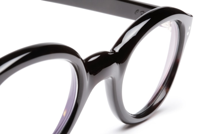 Modèle Le Corbusier en écaille noire