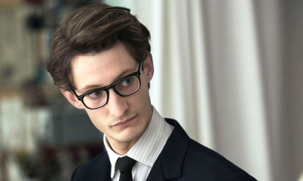 Pierre Niney (joue Yves Saint Laurent), Comédien